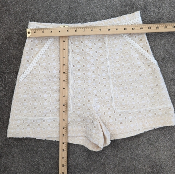 Zara cream beige shorts with cutwork embroidery size Medium Bohemian Cottagecore - Picture 4 of 16